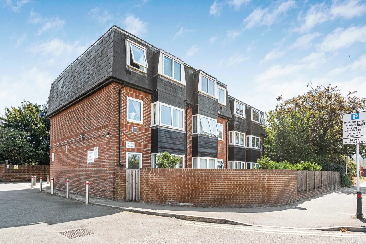 Poyle Road, Colnbrook, SL3, photo 12