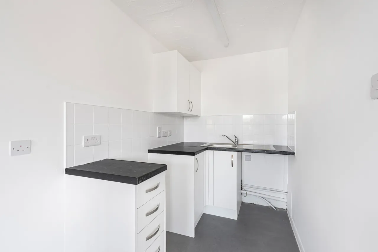 Poyle Road, Colnbrook, SL3, photo 3