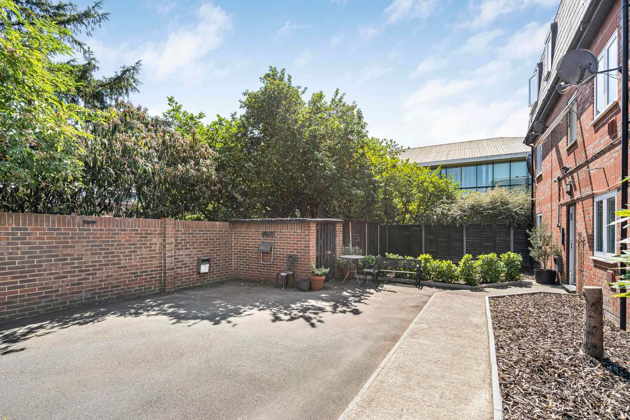 Poyle Road, Colnbrook, SL3, photo 11
