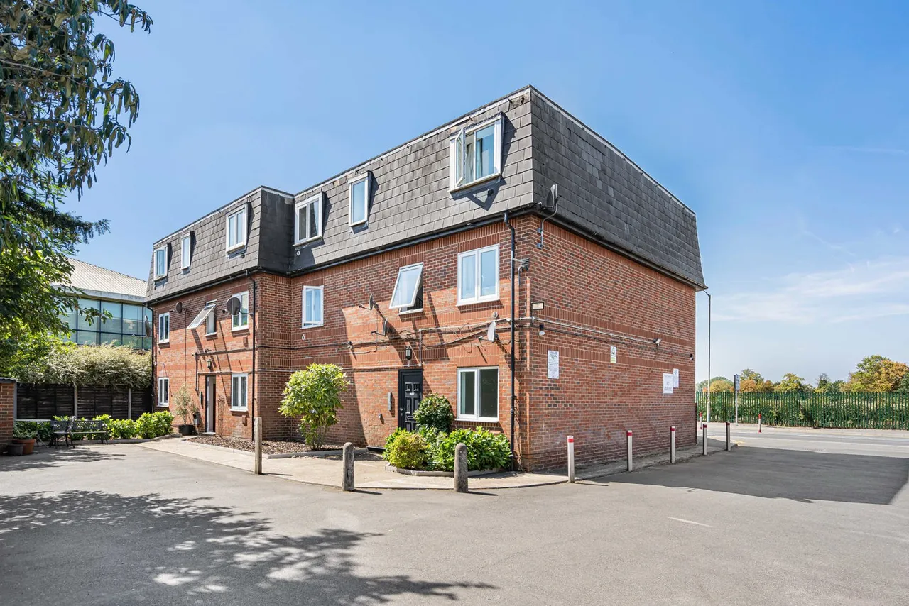 1 bed flat for sale, Poyle Road, Colnbrook, SL3