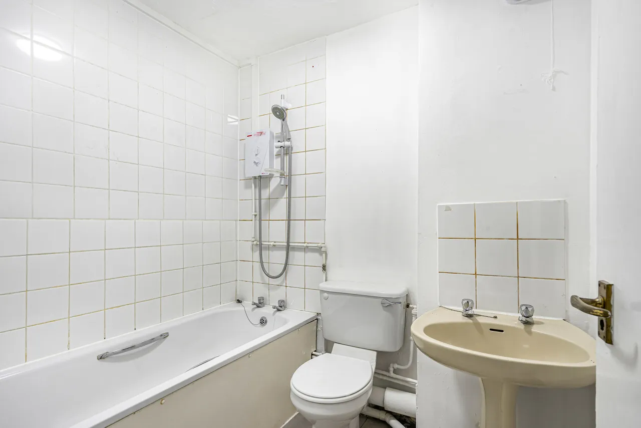 Poyle Road, Colnbrook, SL3, photo 5