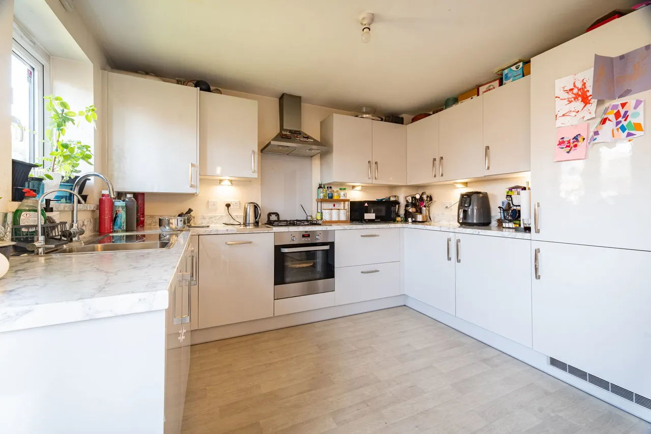 Kitchener Drive, Eaton Leys, MK17, photo 5