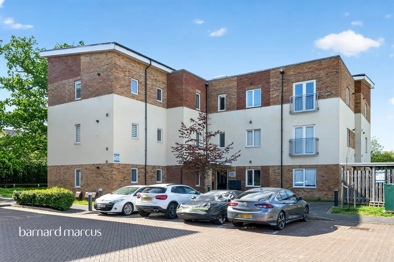 1 bed flat for sale — Thornton Close, Leatherhead