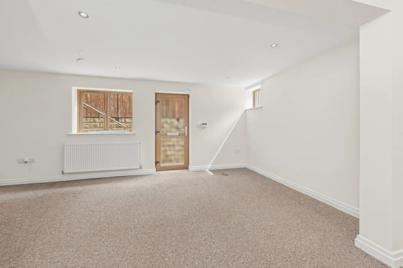Yew Tree Road, Shepley, photo 12