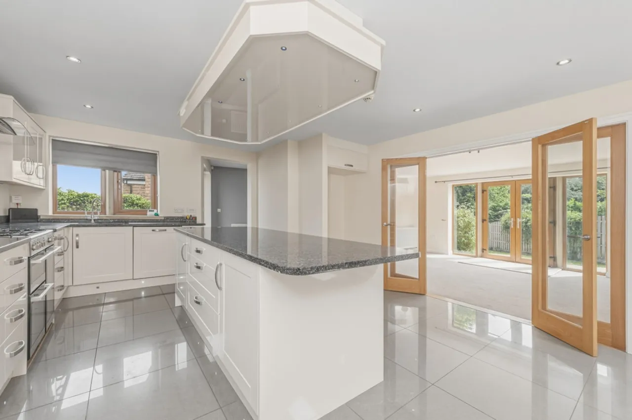 Yew Tree Road, Shepley, photo 2