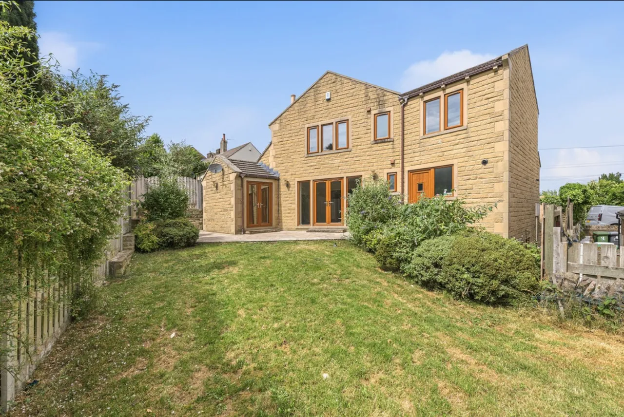 5 bed house for sale — Yew Tree Road, Shepley