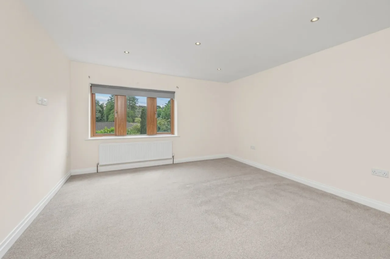 Yew Tree Road, Shepley, photo 11