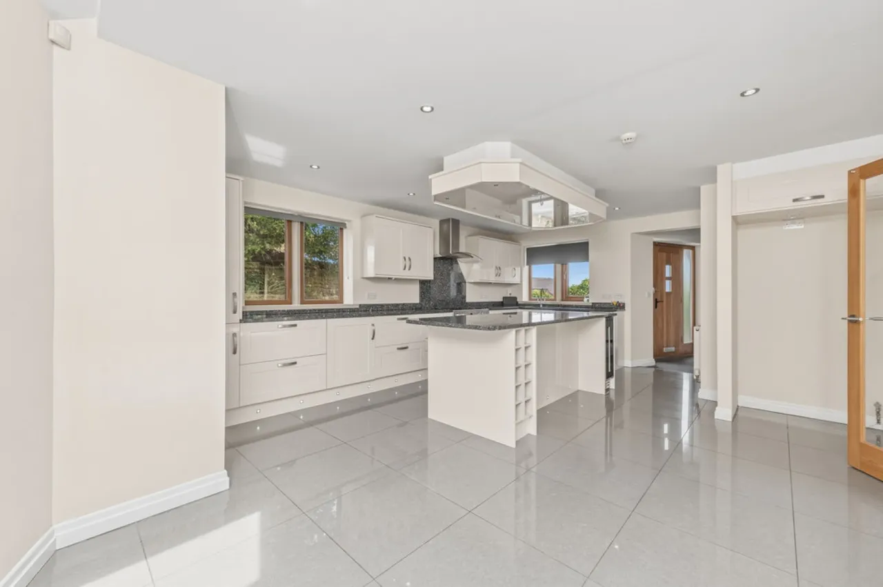 Yew Tree Road, Shepley, photo 3