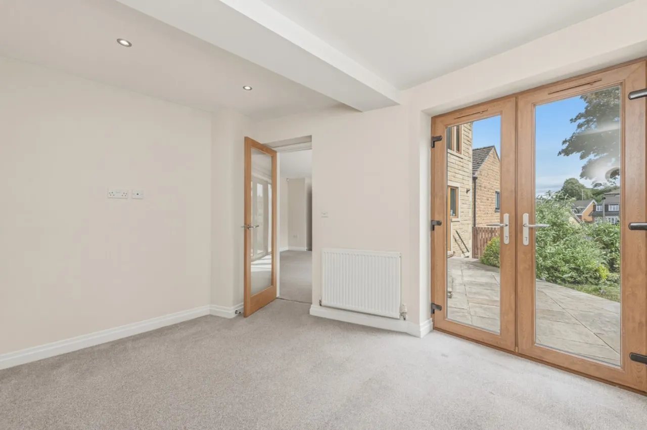Yew Tree Road, Shepley, photo 4