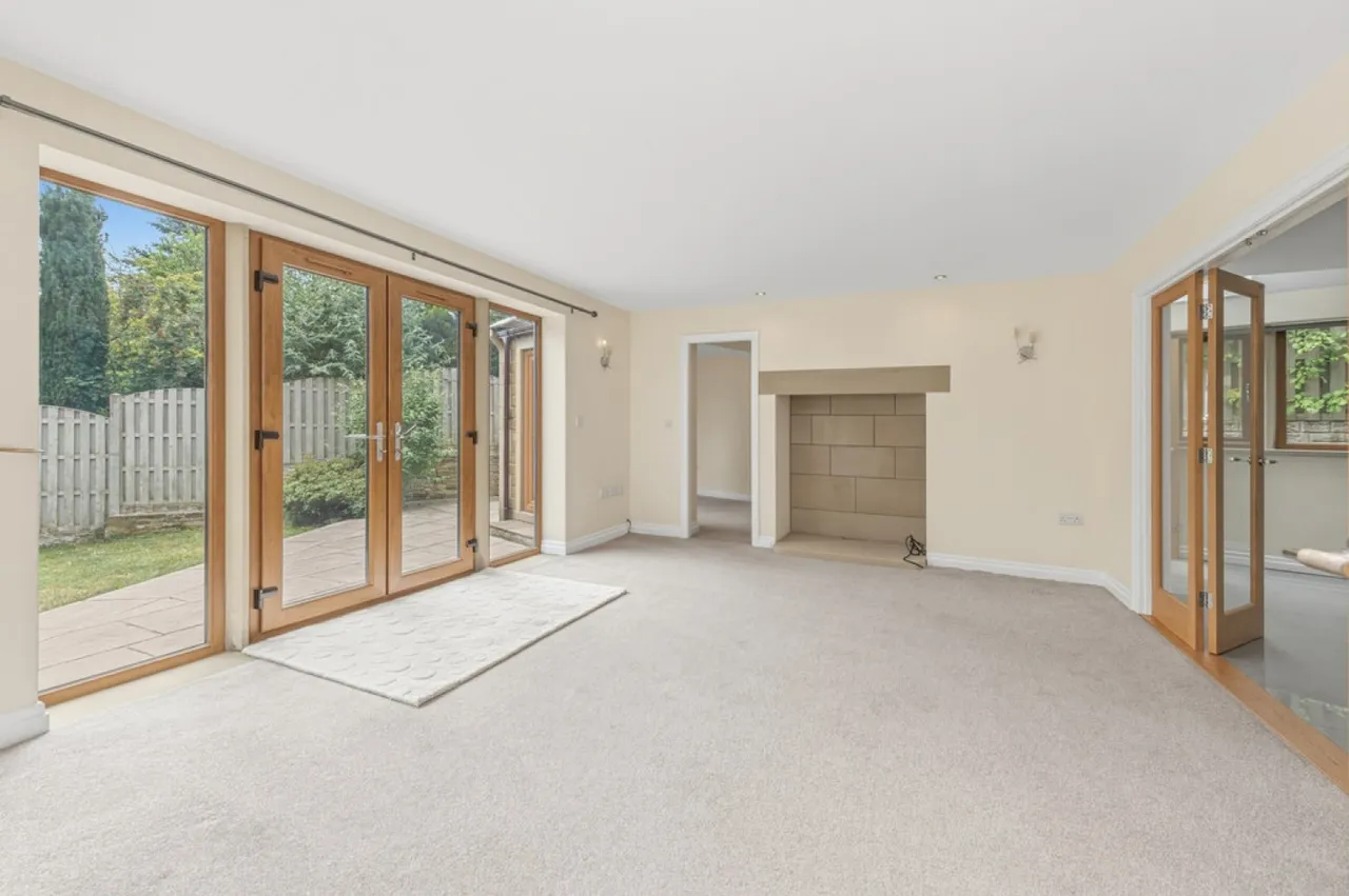 Yew Tree Road, Shepley, photo 5