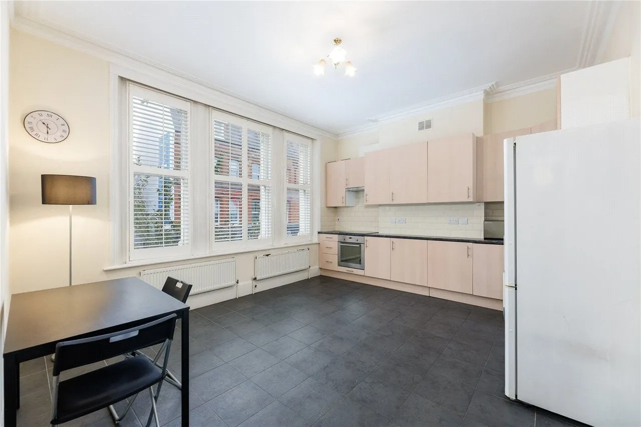 2 bed flat to rent, Putney High Street, London, SW15