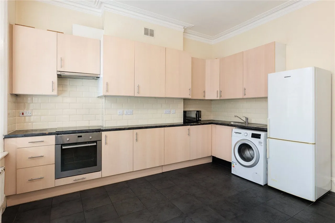 Putney High Street, London, SW15, photo 2