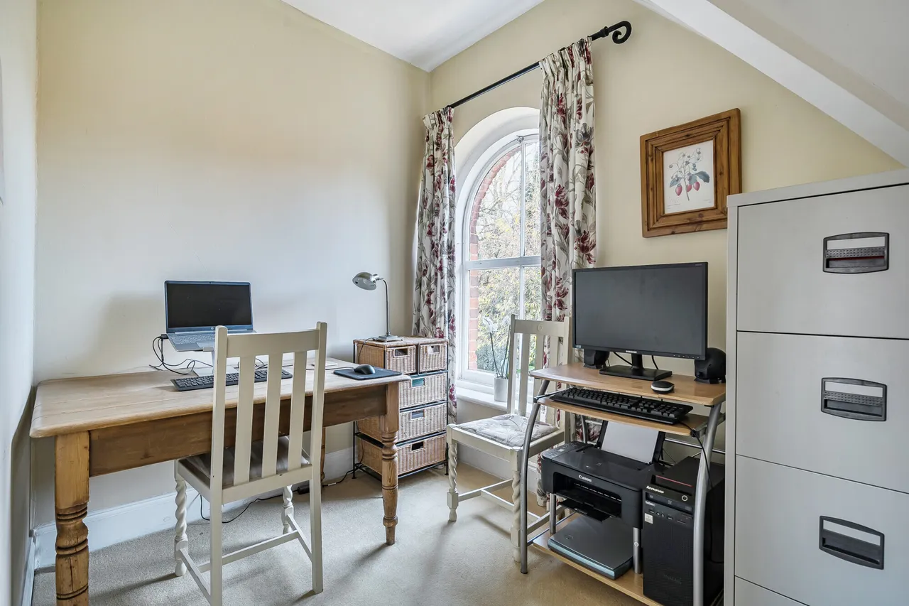 Russley Park, Marlborough, SN8, photo 12
