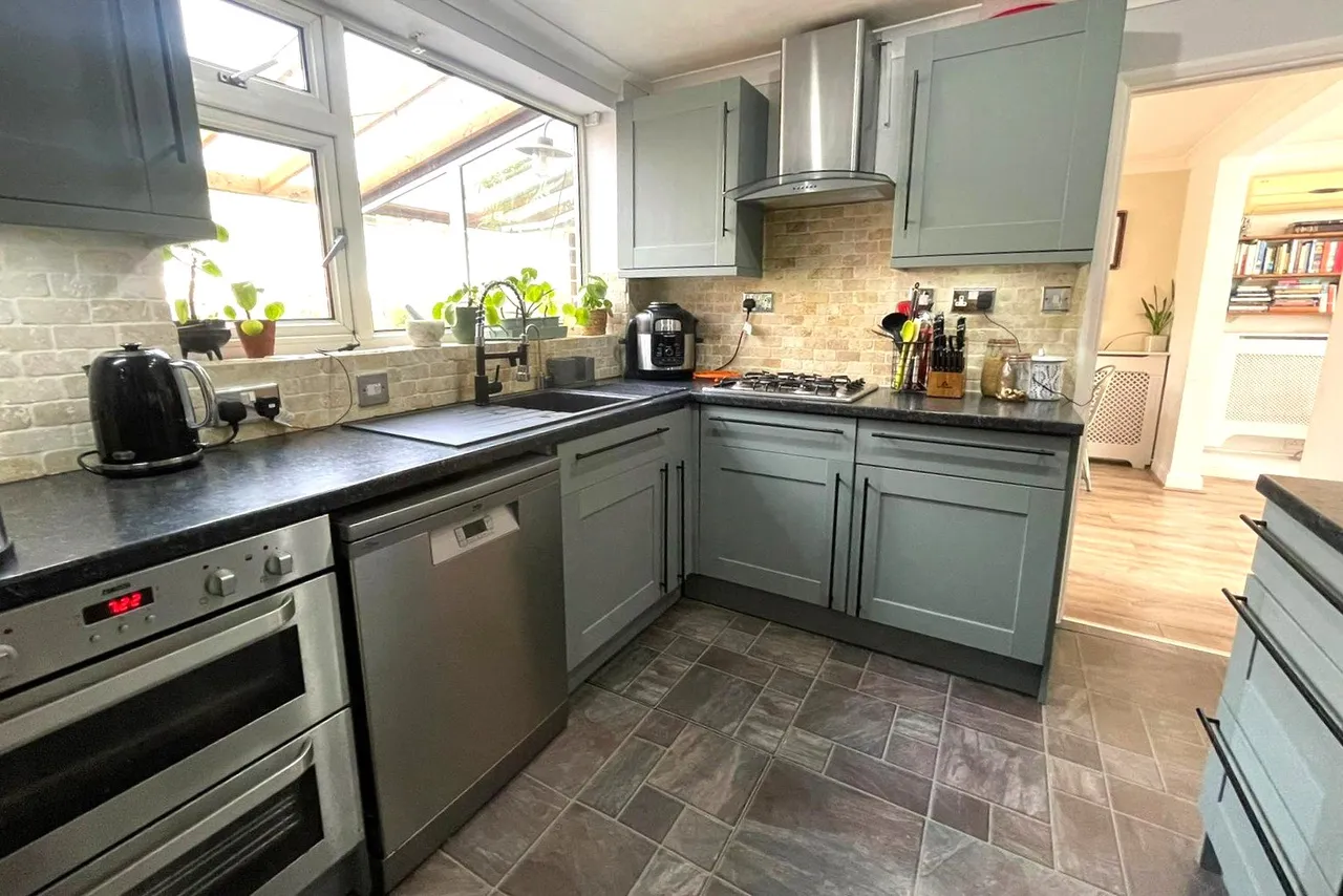 Exeter Road, Ash, Surrey, GU12 6SS, photo 3