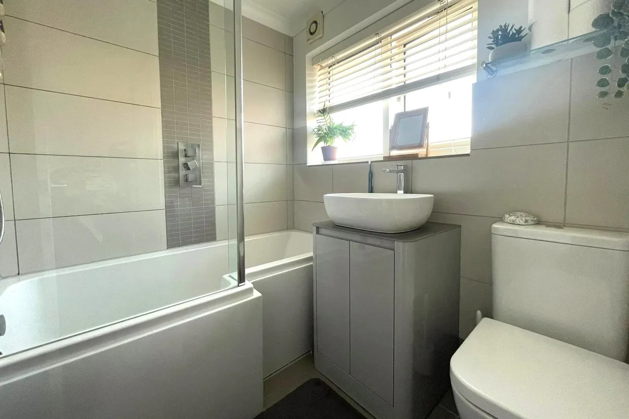 Exeter Road, Ash, Surrey, GU12 6SS, photo 6
