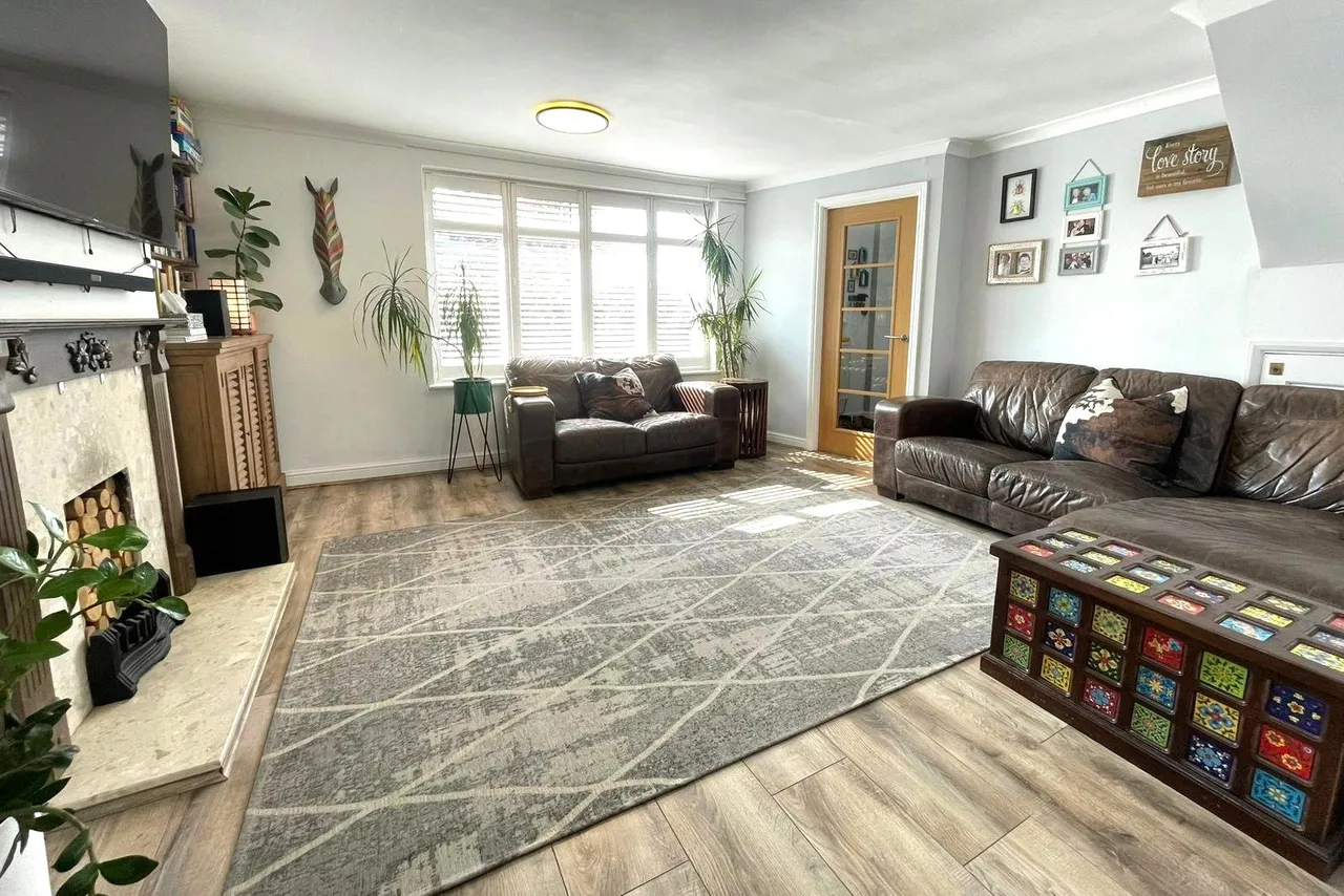 Exeter Road, Ash, Surrey, GU12 6SS, photo 2