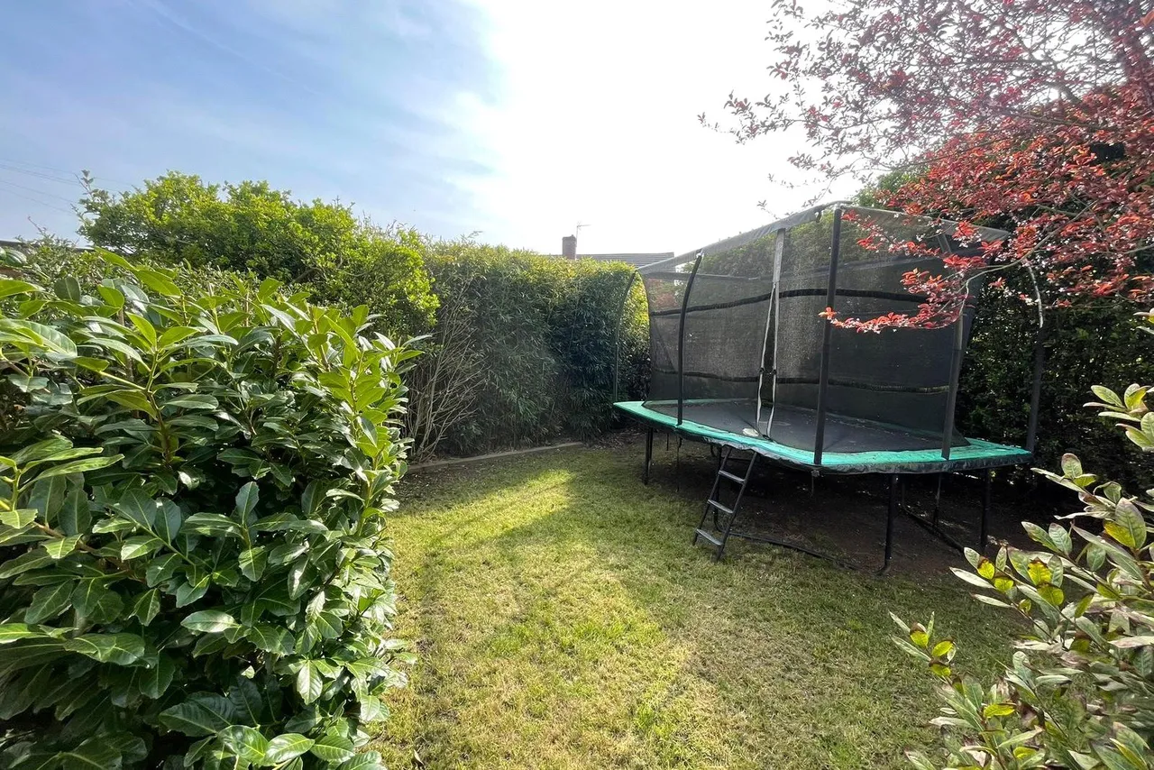 Exeter Road, Ash, Surrey, GU12 6SS, photo 17