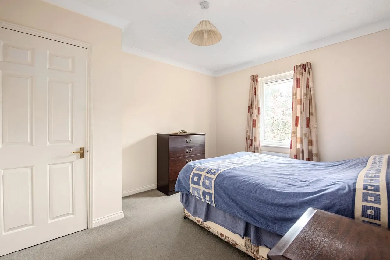 Salisbury Road, Farnborough, Hampshire, GU14 7AJ, photo 4