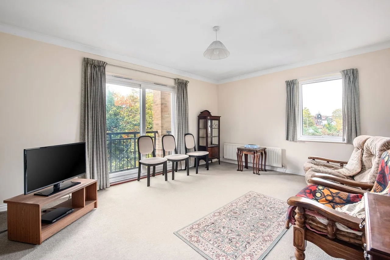 Salisbury Road, Farnborough, Hampshire, GU14 7AJ, photo 2