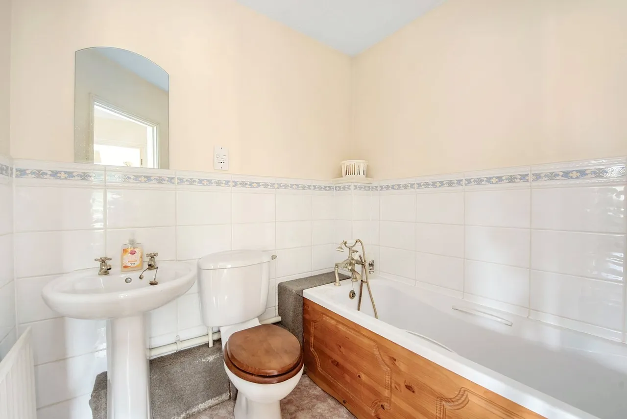 Salisbury Road, Farnborough, Hampshire, GU14 7AJ, photo 8