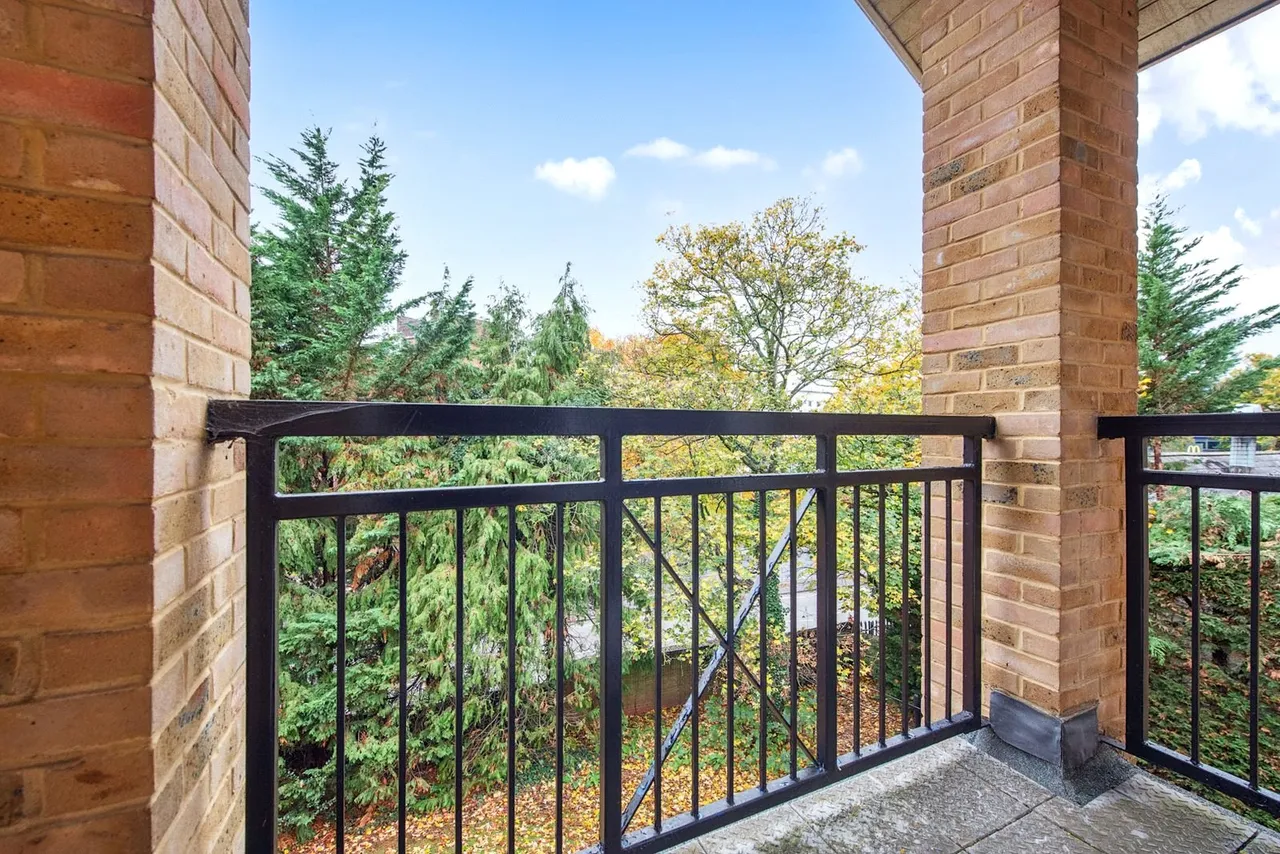 Salisbury Road, Farnborough, Hampshire, GU14 7AJ, photo 5