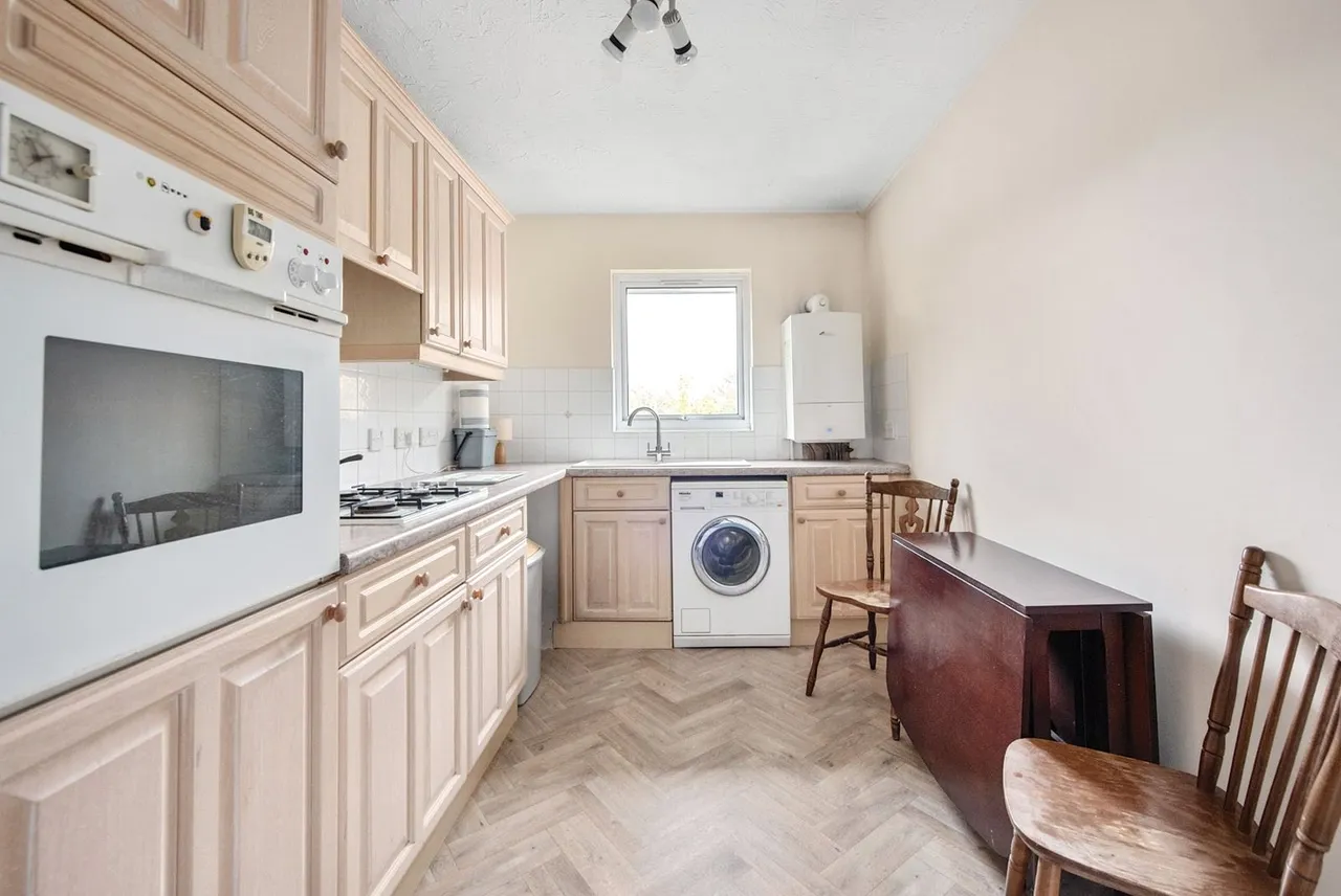 Salisbury Road, Farnborough, Hampshire, GU14 7AJ, photo 3