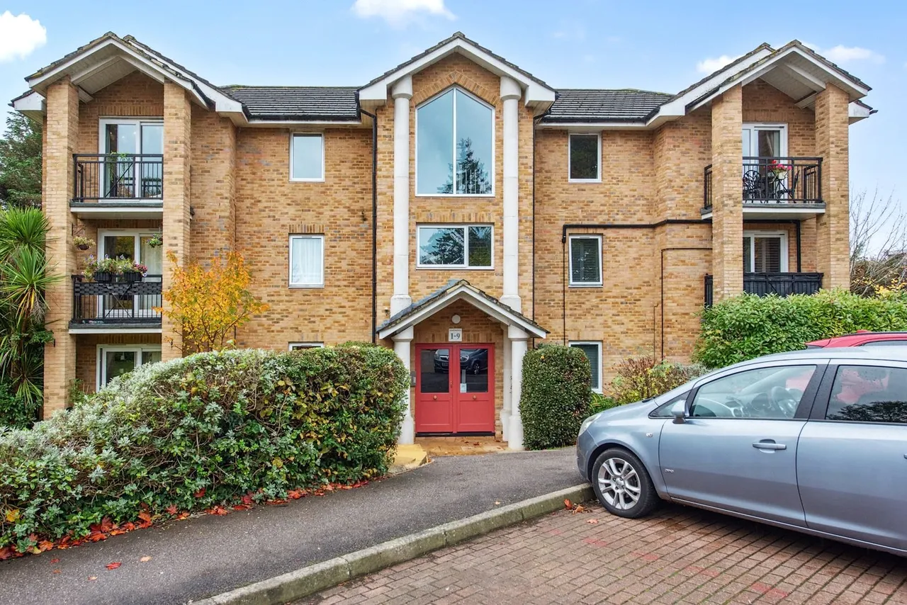Salisbury Road, Farnborough, Hampshire, GU14 7AJ, photo 10