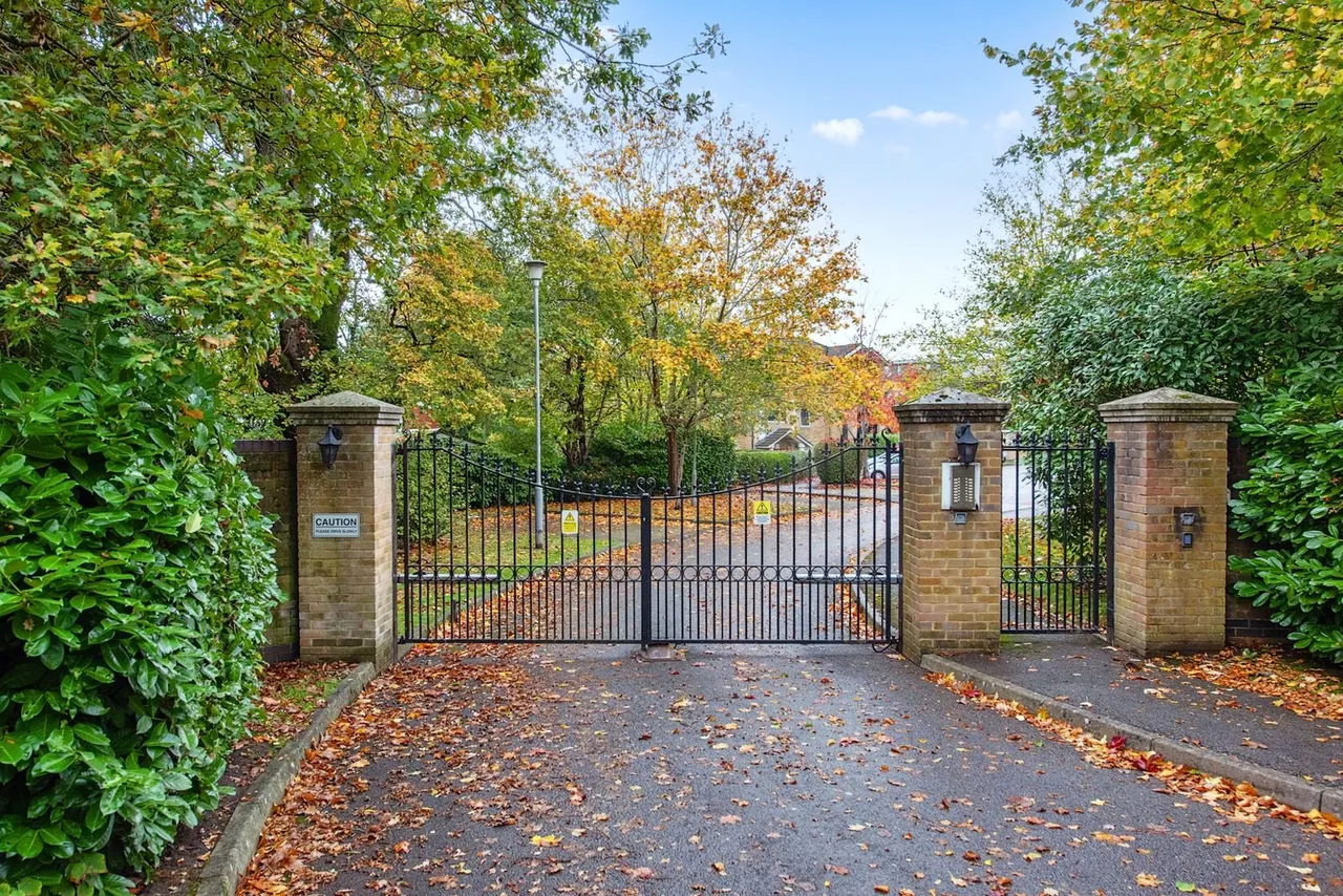 Salisbury Road, Farnborough, Hampshire, GU14 7AJ, photo 9