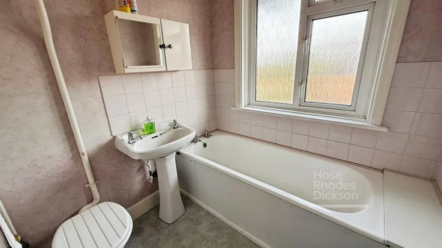 School Lane, Carisbrooke, PO30, photo 10