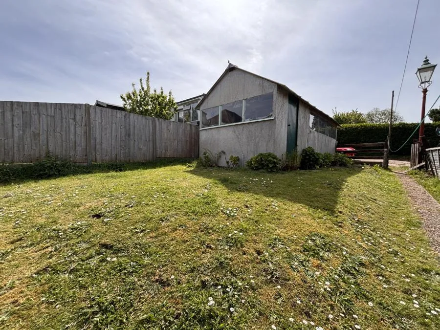 School Lane, Carisbrooke, PO30, photo 12