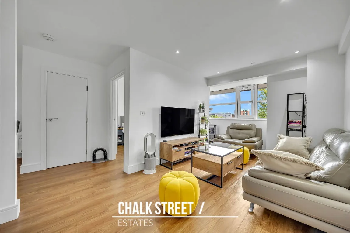 1 bed flat for sale, London Road, Romford, RM7