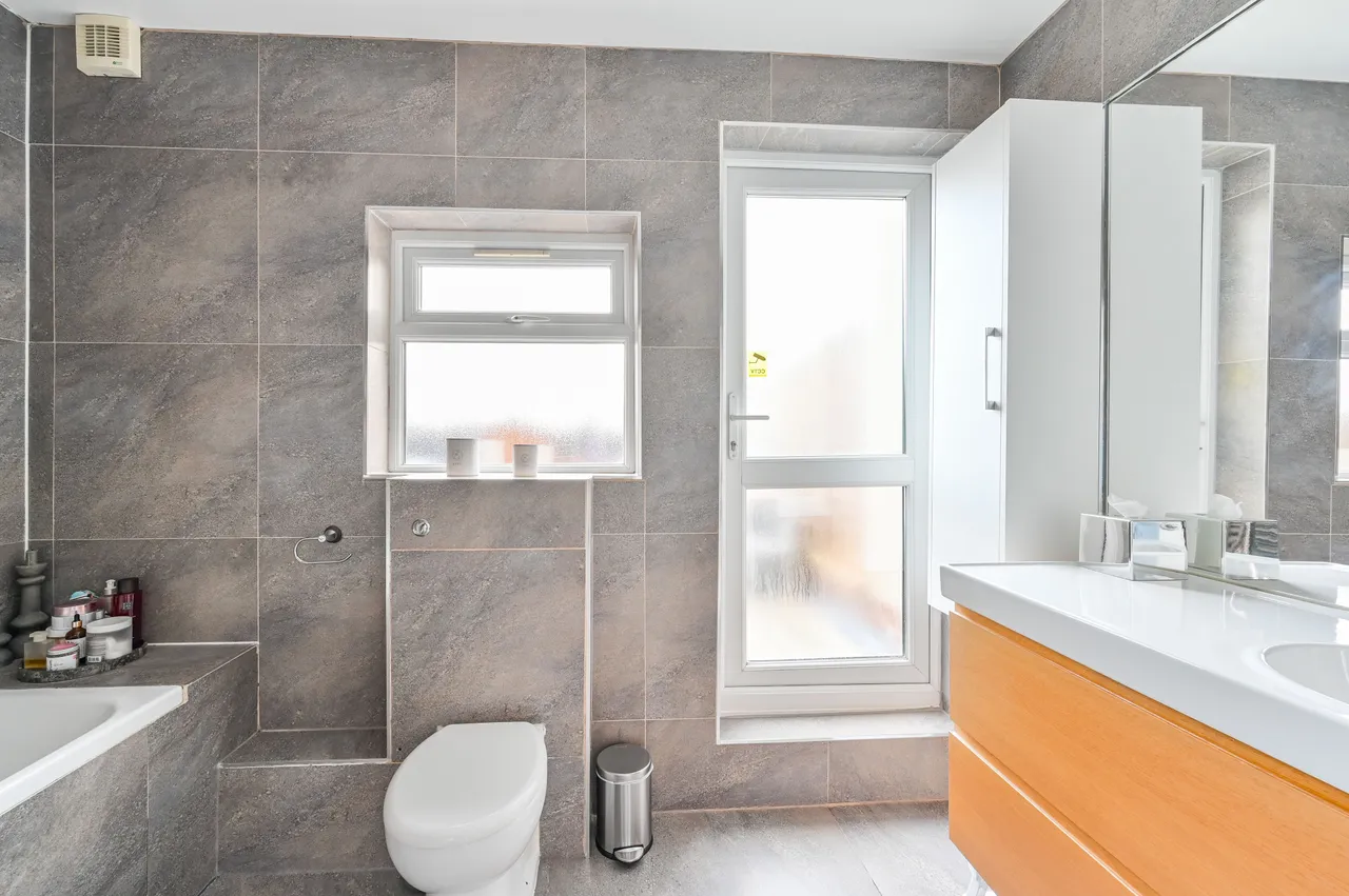 Flat 2, 85 Turnpike Lane, London, photo 8