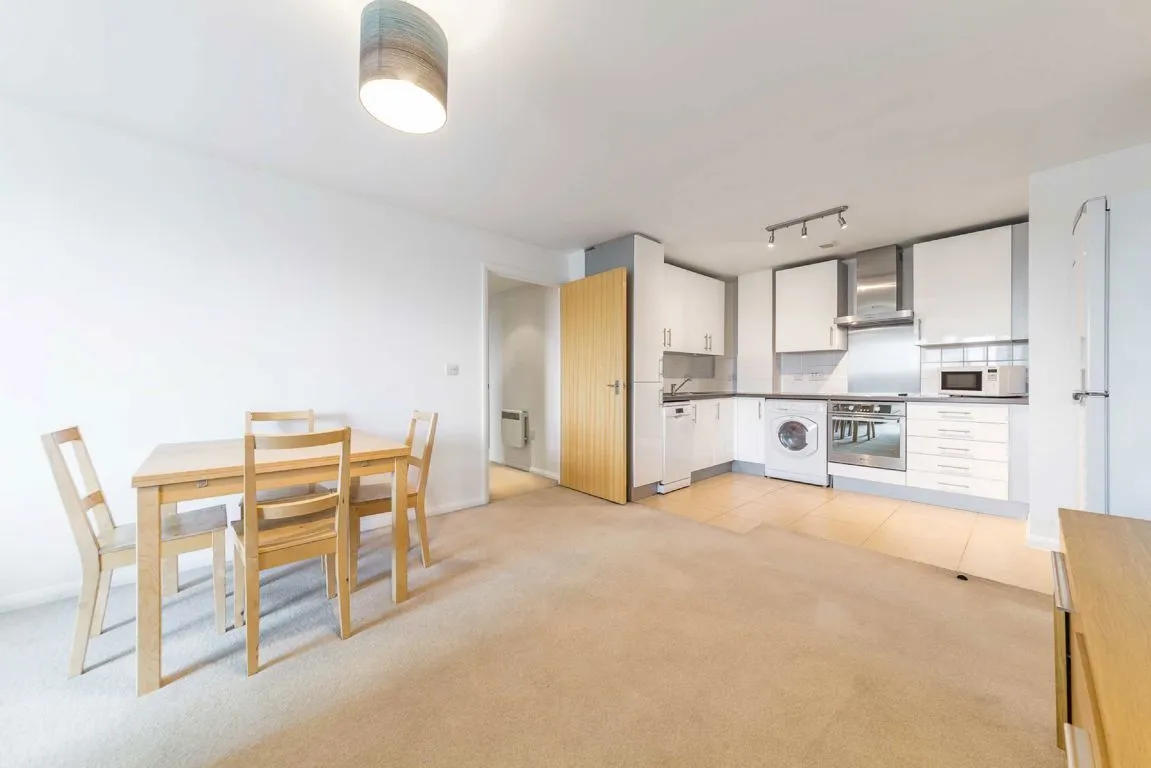 2 bed flat for sale — Admiral House, Nine Elms