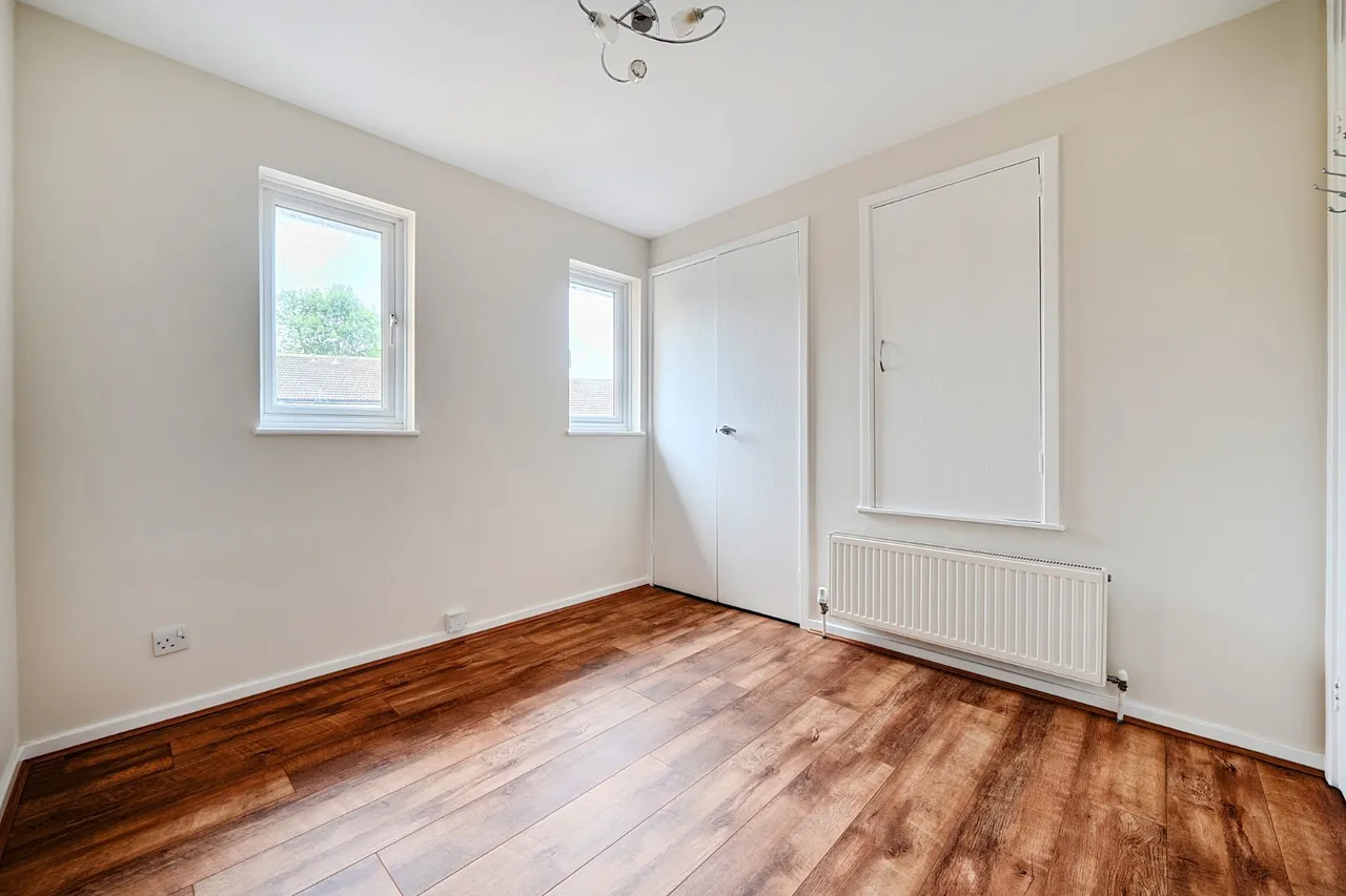 Sturt Court, Merrow, GU4, photo 5