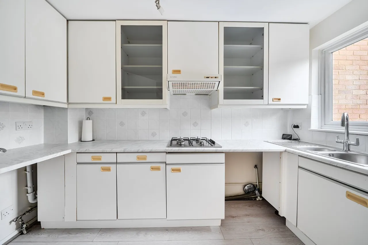 Sturt Court, Merrow, GU4, photo 3