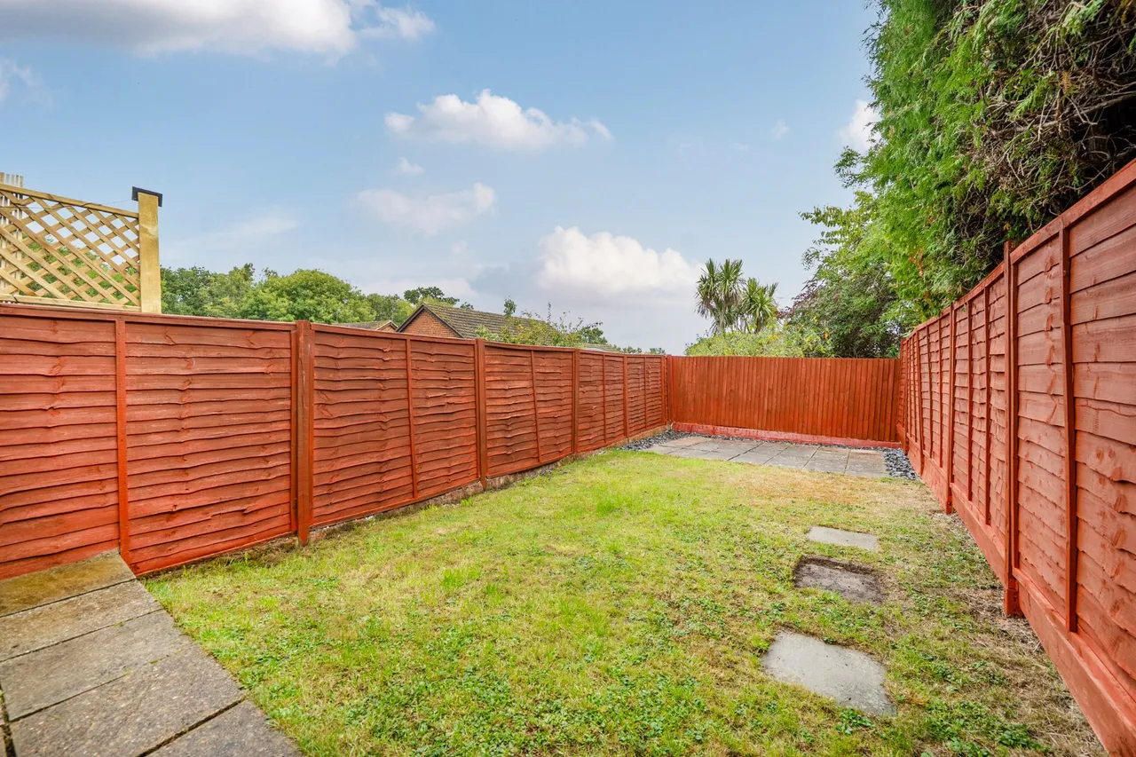 Sturt Court, Merrow, GU4, photo 12