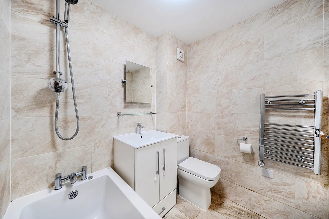 Sturt Court, Merrow, GU4, photo 7