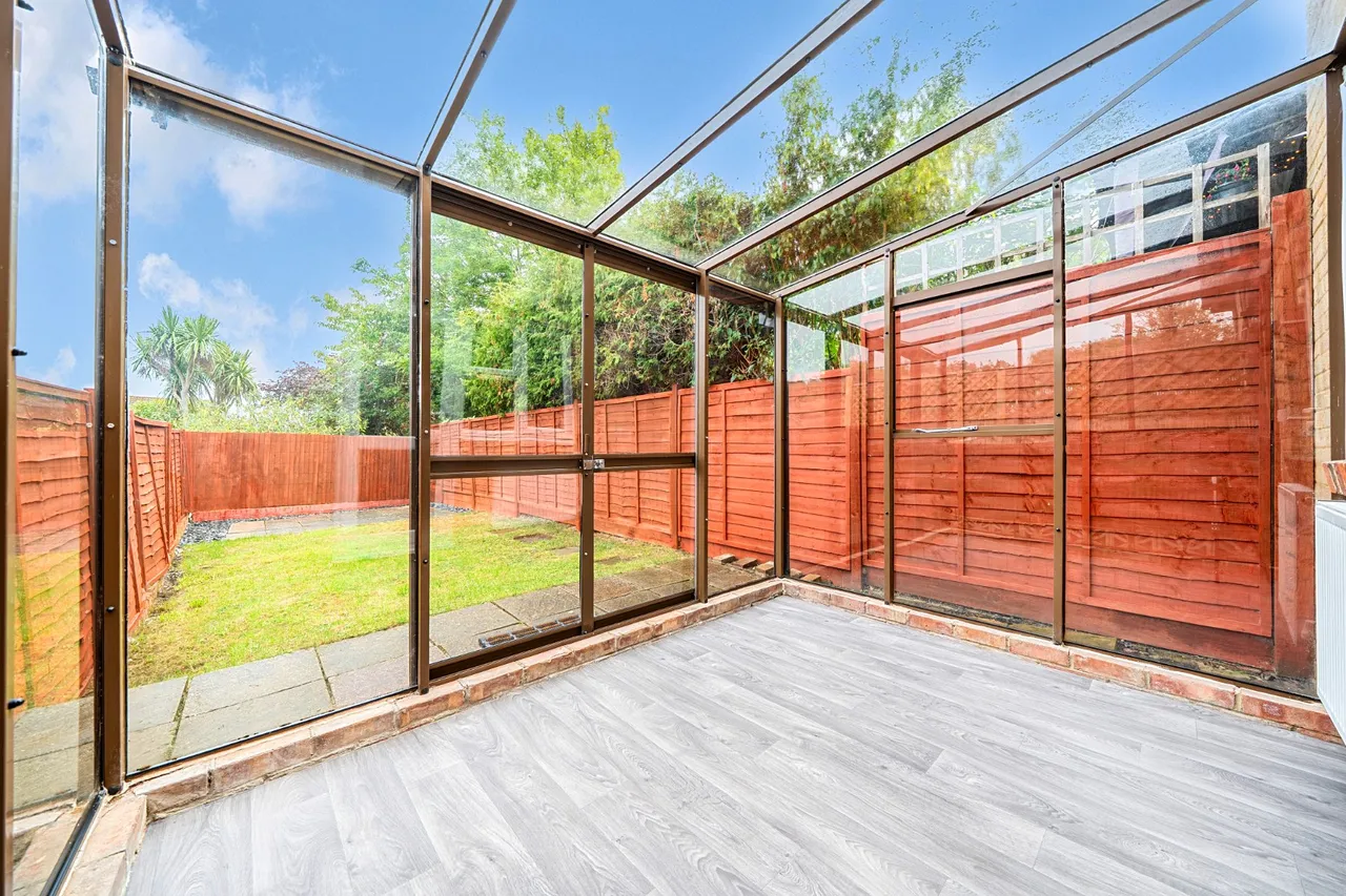 Sturt Court, Merrow, GU4, photo 4