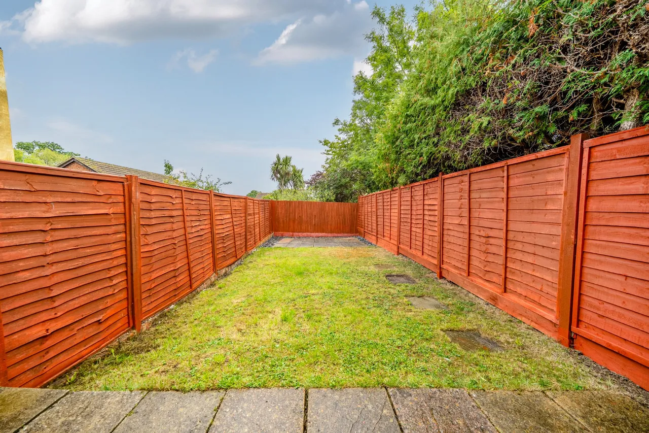 Sturt Court, Merrow, GU4, photo 13