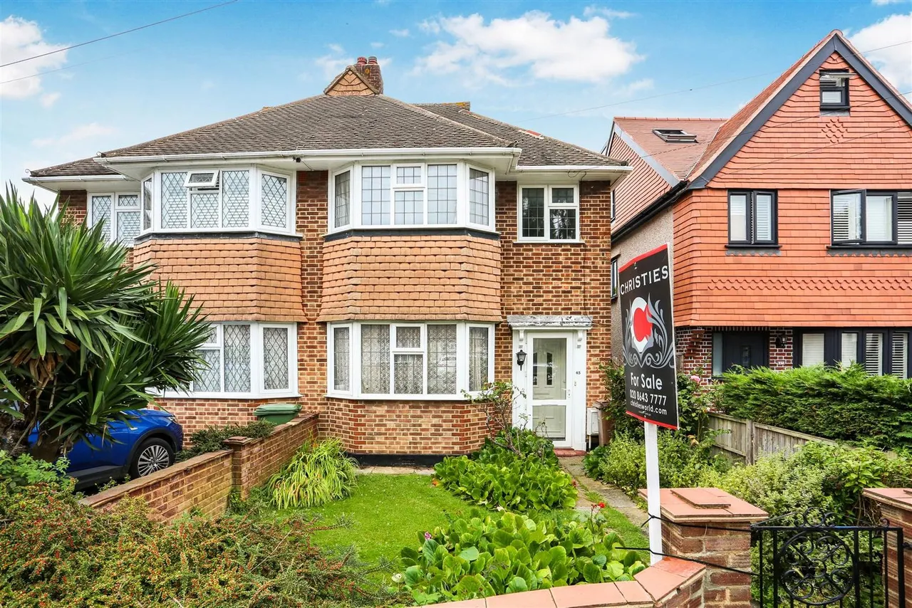 3 bed house for sale — Barrington Road, Sutton, SM3 9PR