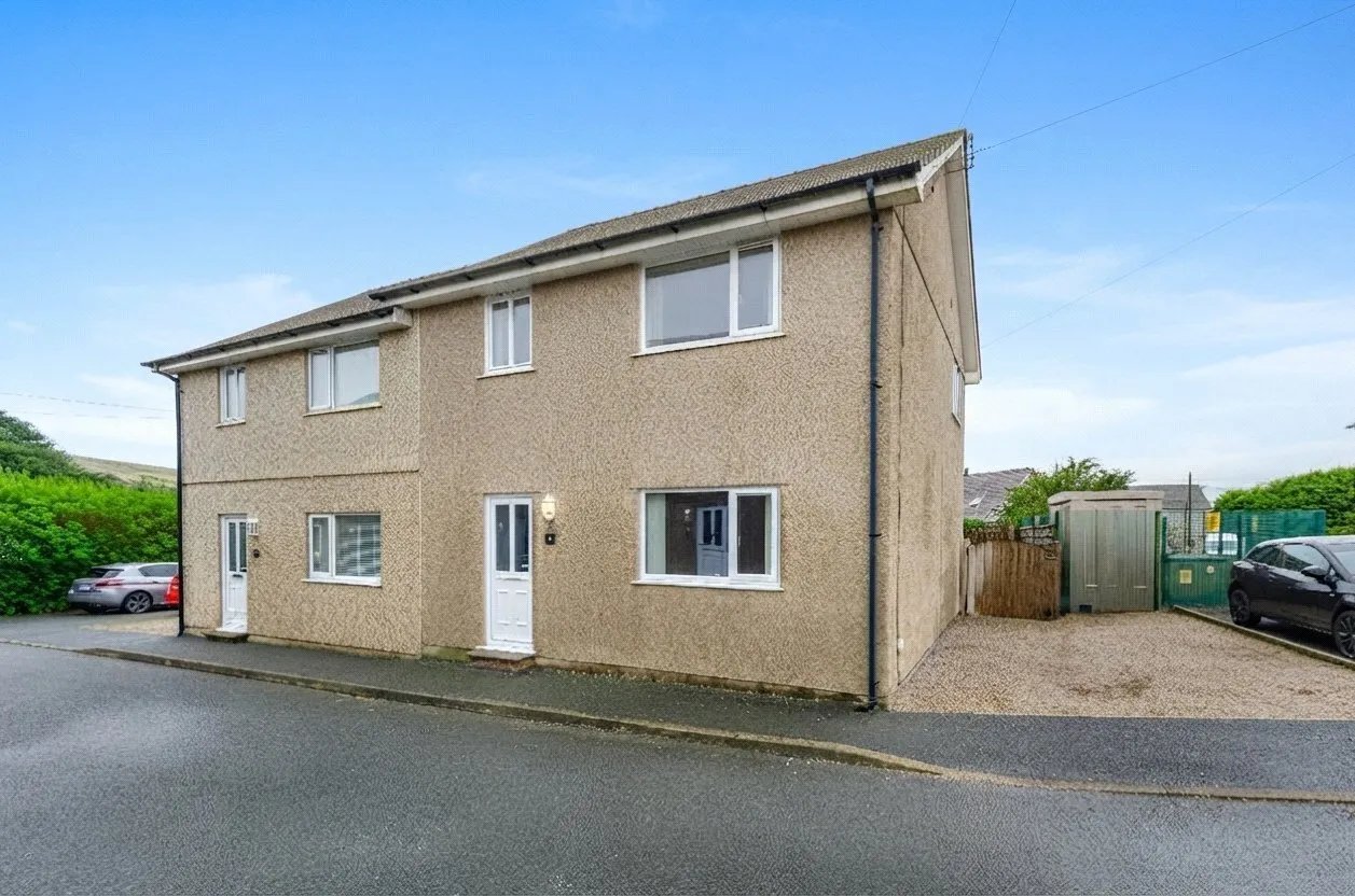 3 bed house for sale, Maes Hyfryd, Llanaelhaearn