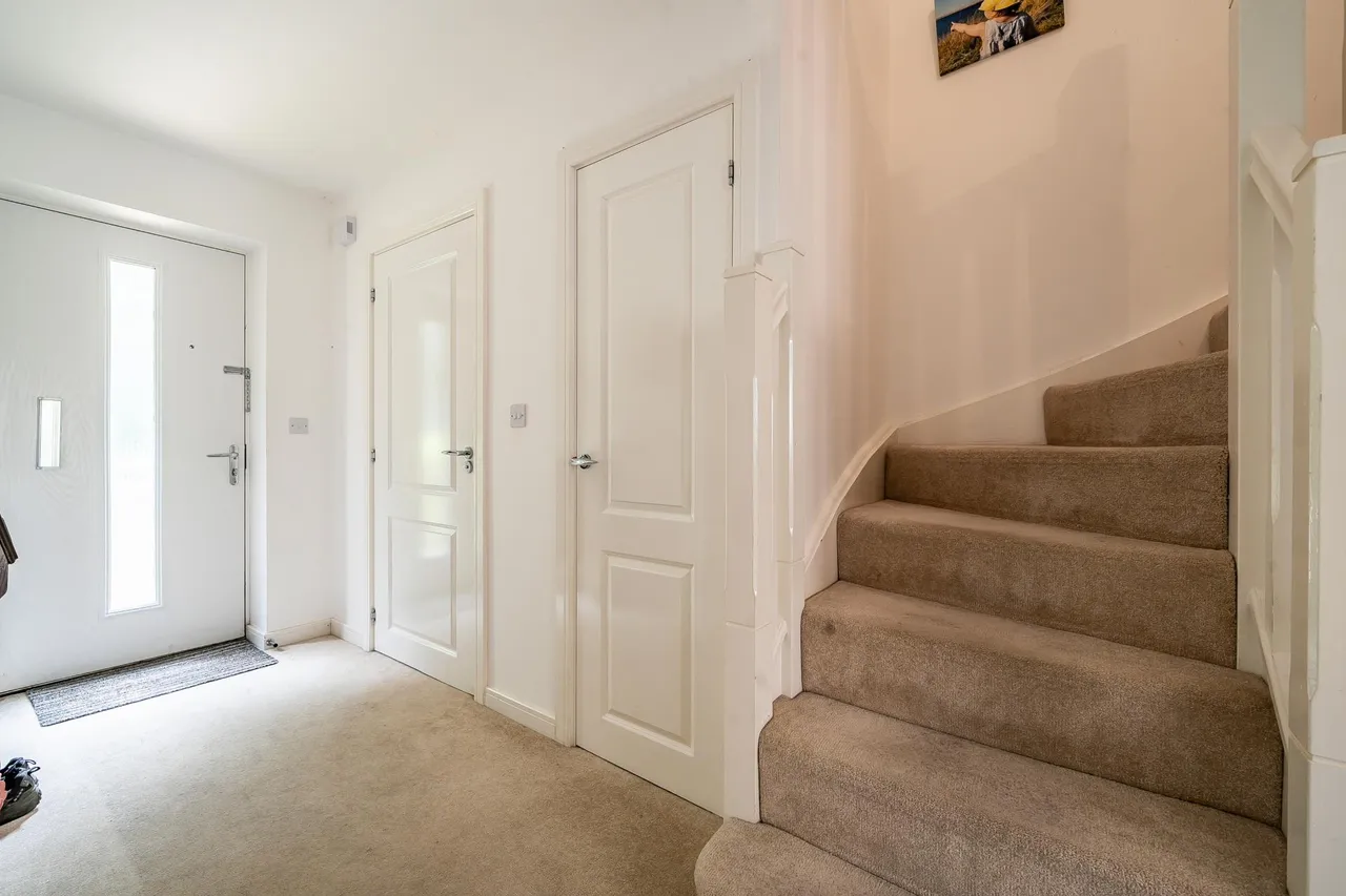 Blue Hut Way, Basingstoke, RG23, photo 3