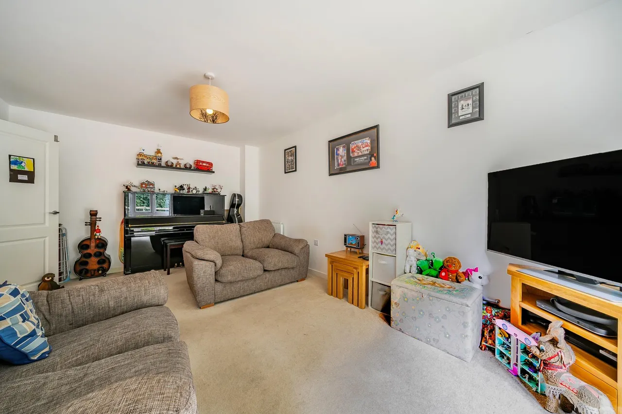 Blue Hut Way, Basingstoke, RG23, photo 5