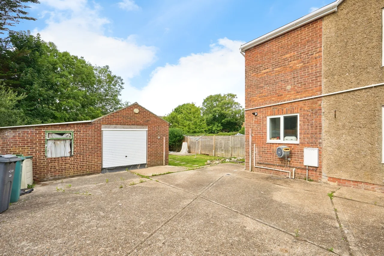 Caesars Road, Newport, PO30, photo 13