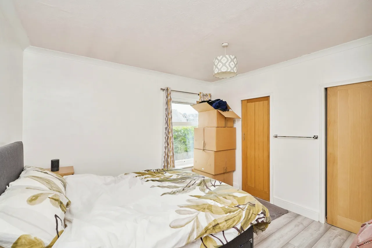 Caesars Road, Newport, PO30, photo 10