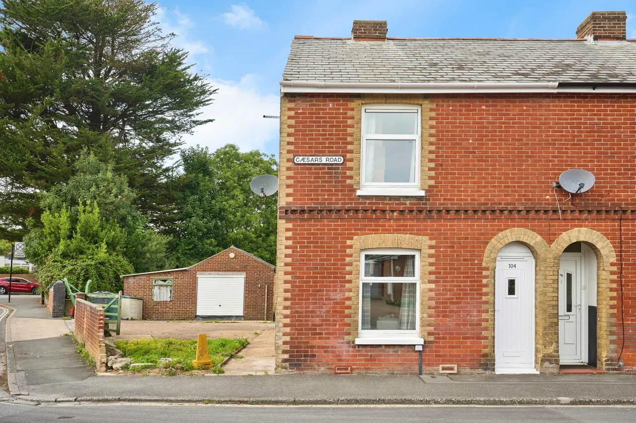 3 bed house for sale, Caesars Road, Newport, PO30