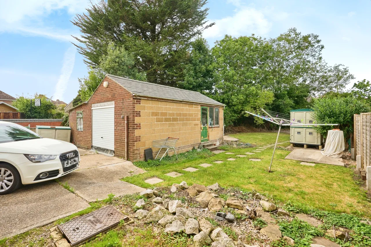 Caesars Road, Newport, PO30, photo 14