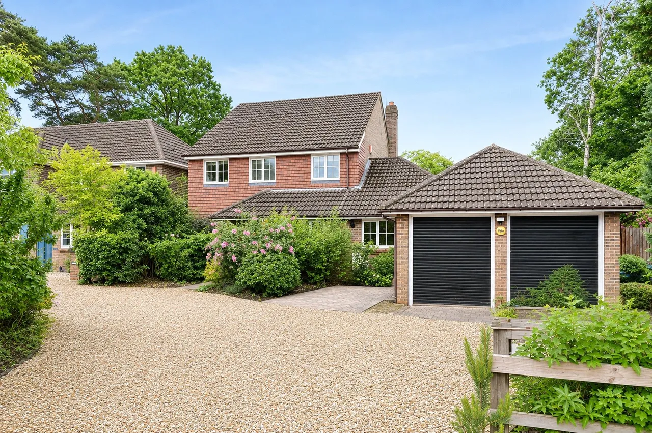 4 bed house for sale — Beaufort Road, Church Crookham, Fleet, Hampshire, GU52 6AY