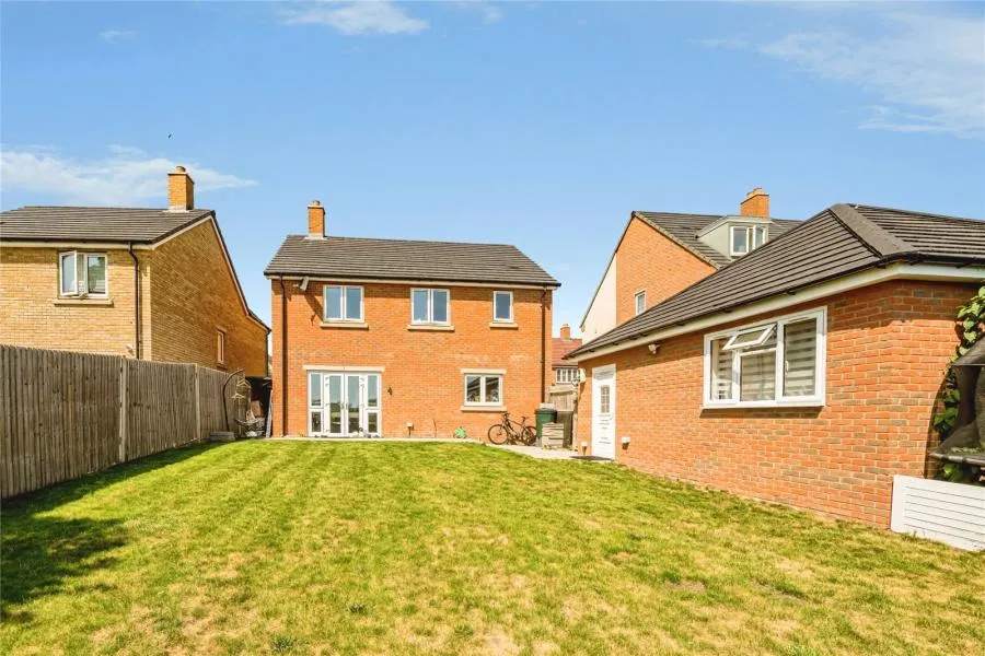 Boundary Drive, Wexham, SL2, photo 23