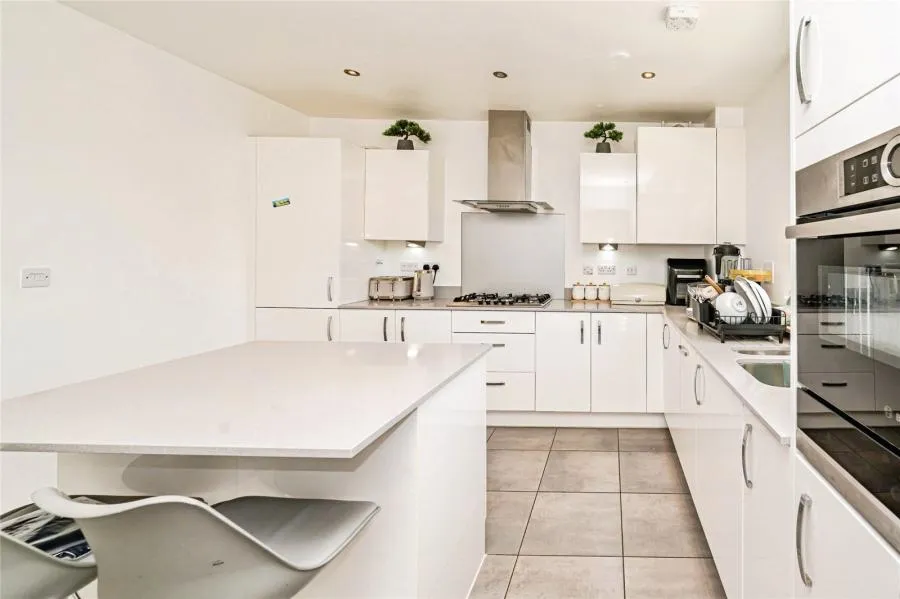 Boundary Drive, Wexham, SL2, photo 5